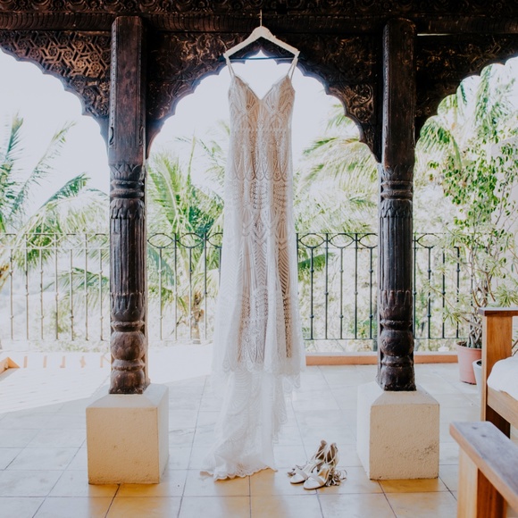 Allure 9564 Wedding Dress - Picture 1 of 8